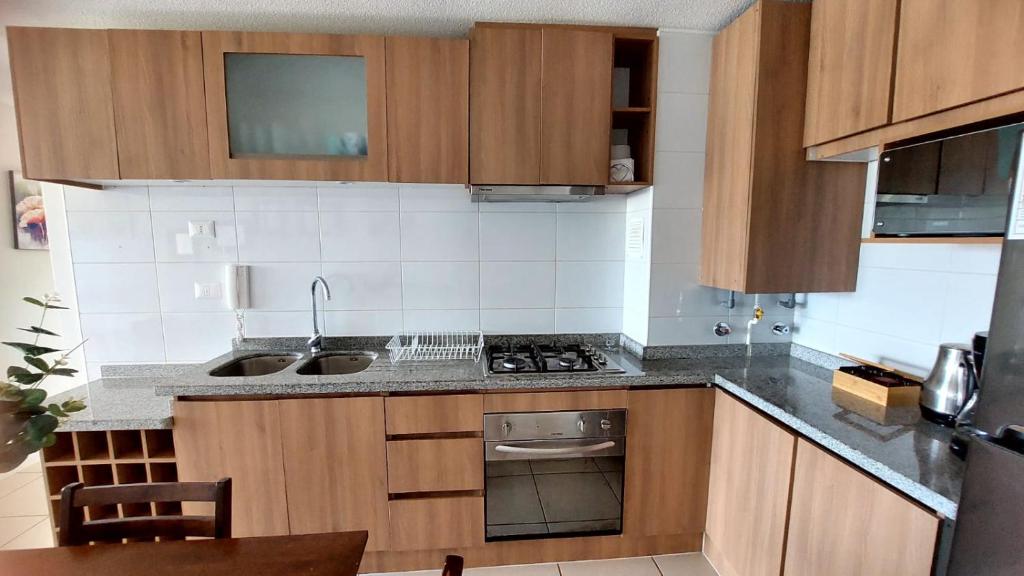 Kuchyň nebo kuchyňský kout v ubytování Bellisimo departamento en el Tabo