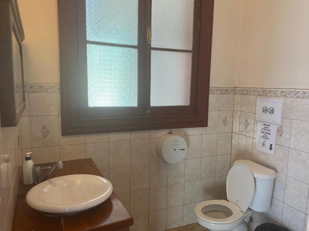 Koupelna v ubytování La Casa Roja Hostel