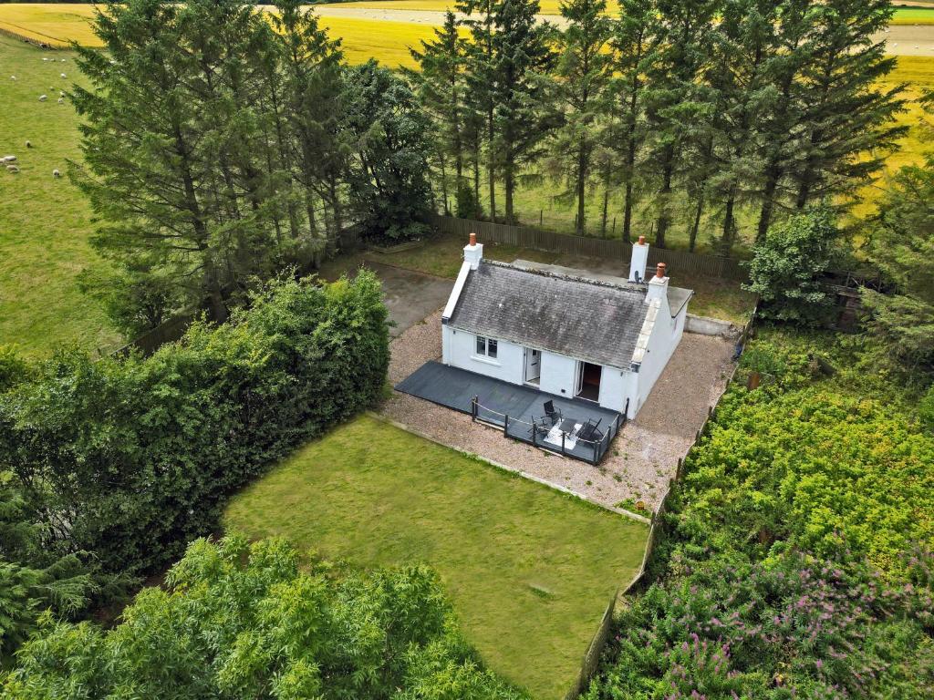 A bird's-eye view of Daisy Cottage - Two bed country retreat