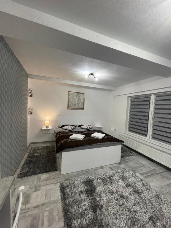מיטה או מיטות בחדר ב-Jokai Apartments Nr2,code entry