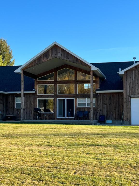 a large wooden house with a large yard at Home on the green 