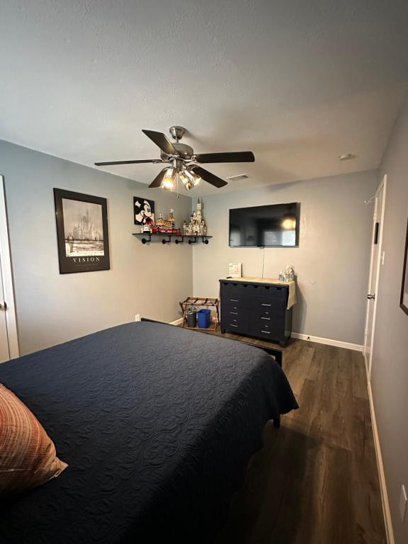 a bedroom with a bed and a ceiling fan at CASA ATX- Private room and Bathroom in Quiet Neighborhood in Austin