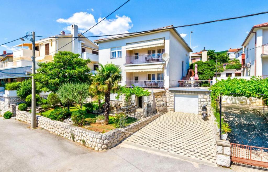 une image d'une maison dans l'établissement Apartments Tatjana Crikvenica, à Crikvenica