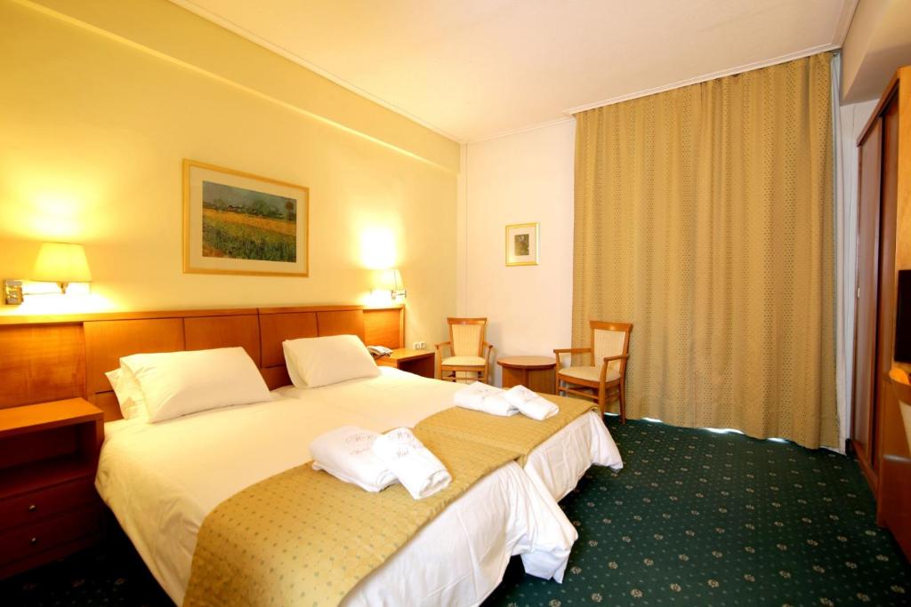 Postel nebo postele na pokoji v ubytování Hotel Philippos Livadeia