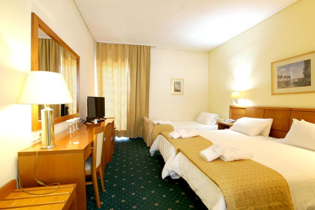 Postel nebo postele na pokoji v ubytování Hotel Philippos Livadeia