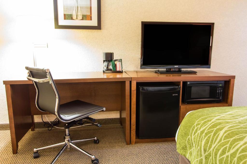 Comfort Inn & Suites Charleston Airport Convention Center photo