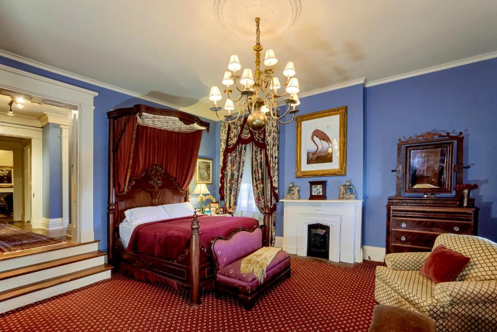 Anchuca Historic Mansion & Inn - Deluxe Queen Suite