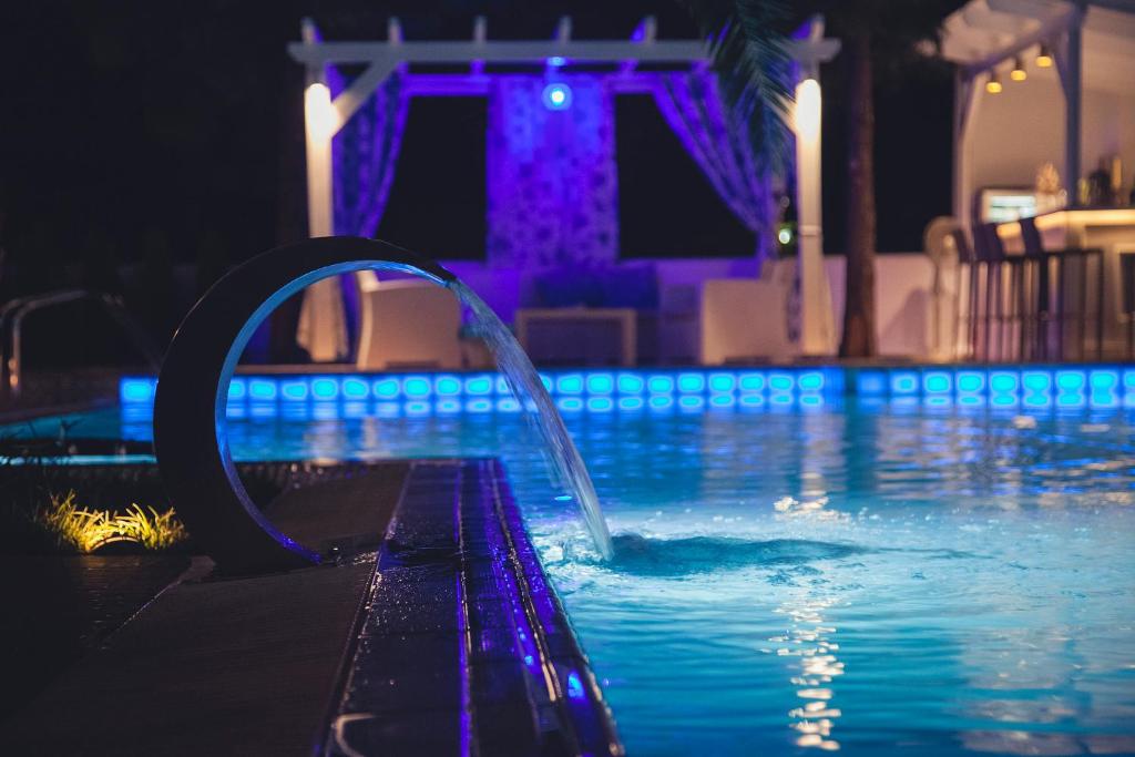 Bazén v ubytování Hotel Philippos Livadeia nebo v jeho okolí