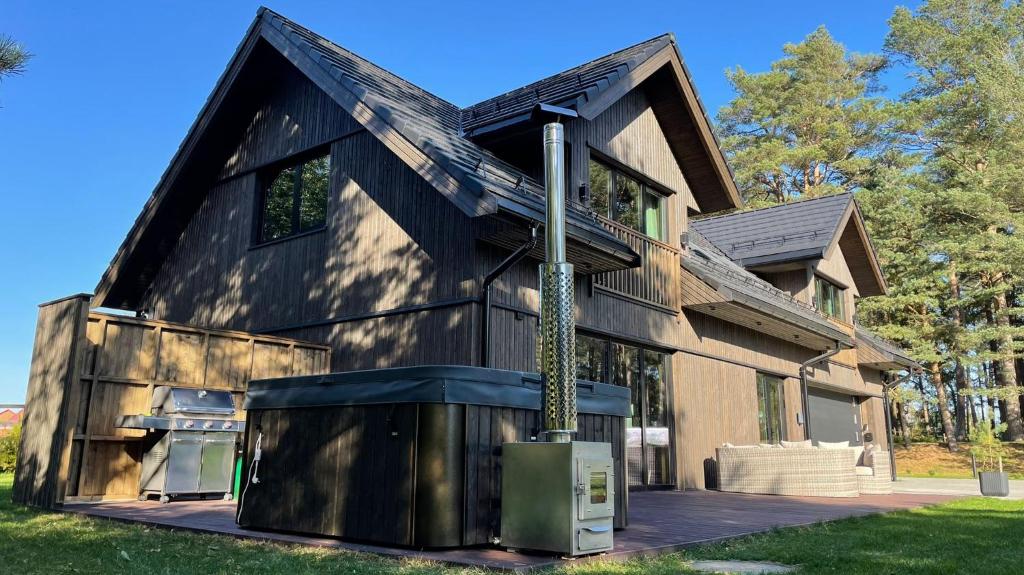 Το κτήριο όπου στεγάζεται  η παραθεριστική κατοικία