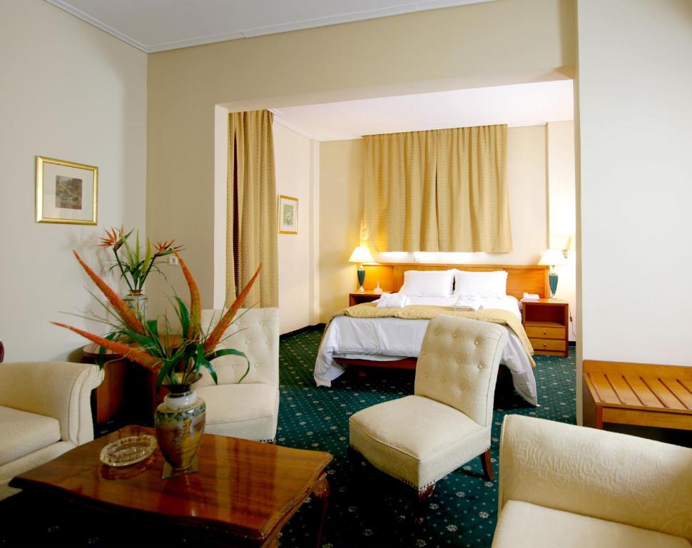 Postel nebo postele na pokoji v ubytování Hotel Philippos Livadeia