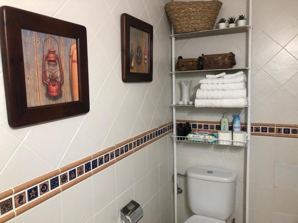 Kúpeľňa v ubytovaní Apartamento con piscina - Tossa - Magníficas vistas al mar