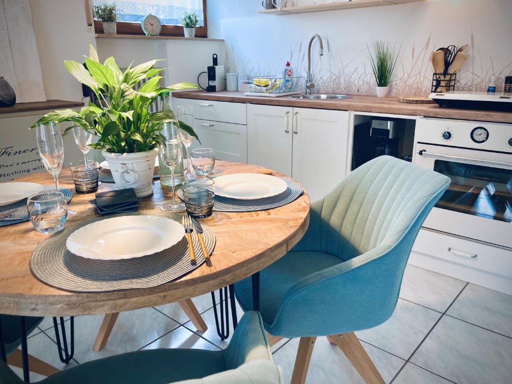Seebrise Ferienwohnung, Auszeit in ruhiger Lage, Bodensee Nähe, Privatparkplatz, Wlan, Smart TV - Appartement Met één Slaapkamer