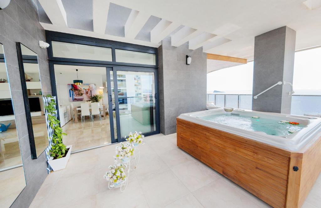 Sunset Waves Benidorm Julieta vistas al mar PREMIUM 200 mt2 ...