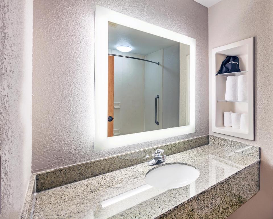 Holiday Inn Express & Suites Tulsa S Broken Arrow Hwy 51 by IHG - Suite King
