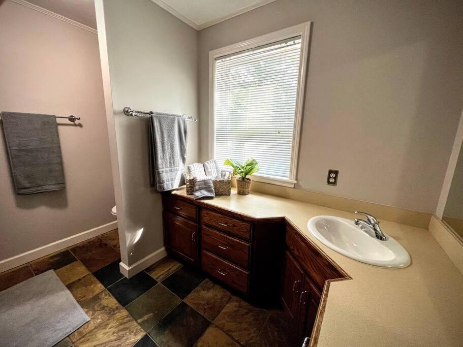 Private Dog Friendly Cottage with Hot Tub, Muskegon, MI