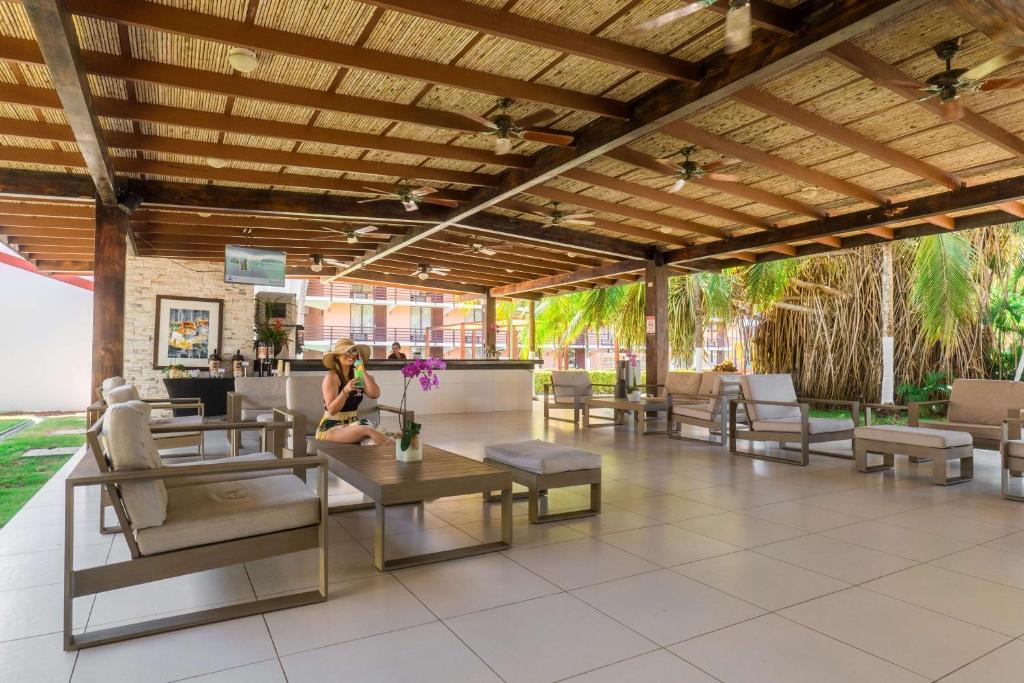 Posezení v ubytování Best Western Jaco Beach All Inclusive Resort