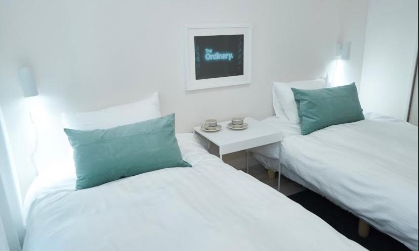 Postel nebo postele na pokoji v ubytování ONE STAGE HOTEL