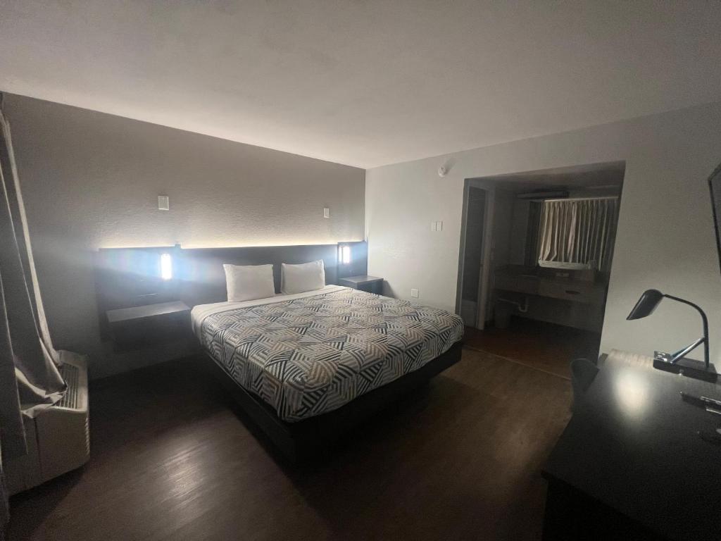Postel nebo postele na pokoji v ubytování Motel 6 Glendale Phoenix