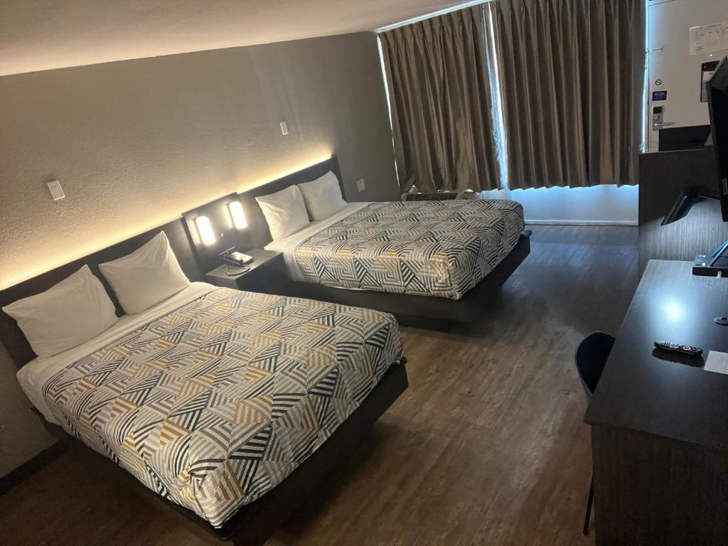 Postel nebo postele na pokoji v ubytování Motel 6 Glendale Phoenix