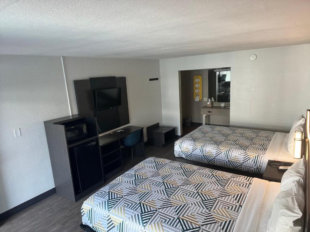 Postel nebo postele na pokoji v ubytování Motel 6 Glendale Phoenix