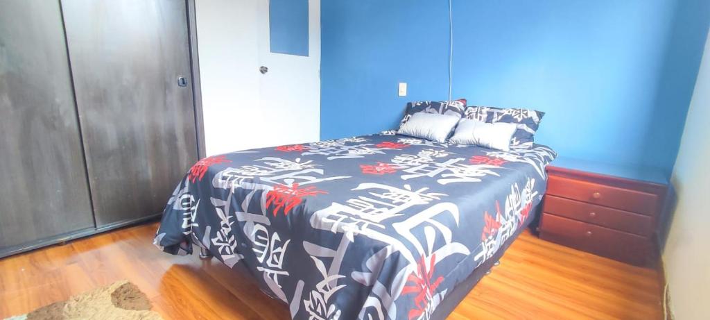 Säng eller sängar i ett rum på Habitación Privada Ultimo Piso