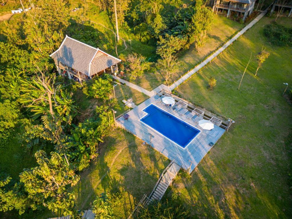 an overhead view of a house with a swimming pool at Resort Maison de Nongkhiaw in Nongkhiaw