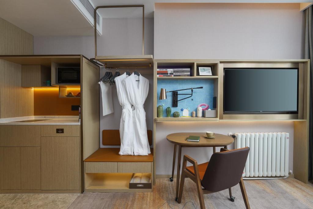 Kuchyň nebo kuchyňský kout v ubytování Home2 Suites By Hilton Wuhan Hankou Railway Station