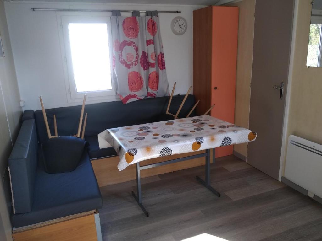 Posezení v ubytování Camping des eydoches - 3 étoiles