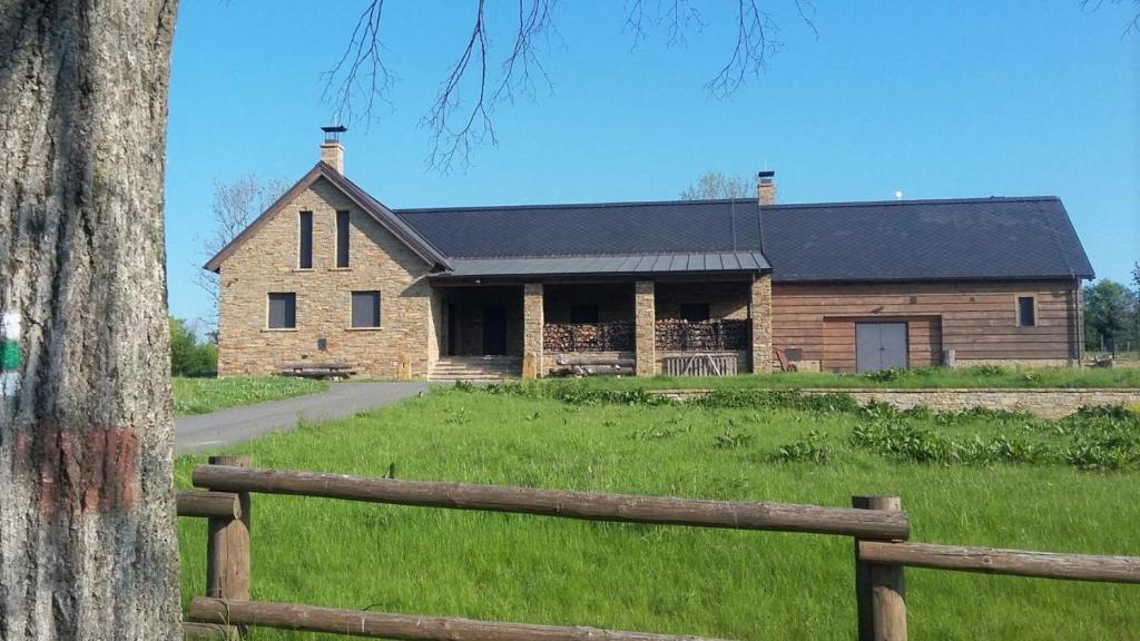 a house with a wooden fence in front of it at Lovecká chata VRŠAVA in Koryčany