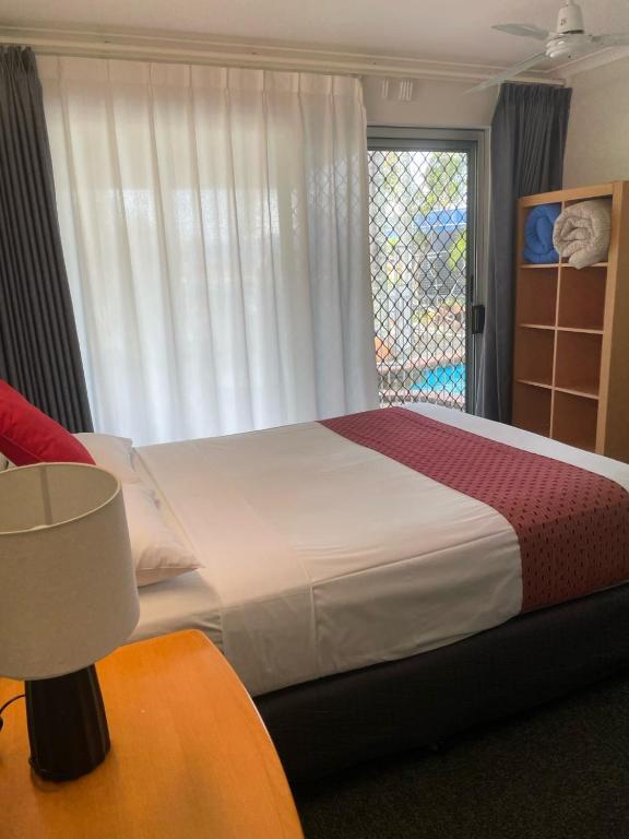 Postel nebo postele na pokoji v ubytování Kyamba Court Motel