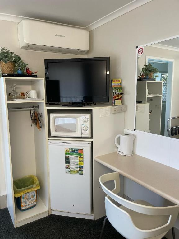 Kuchyň nebo kuchyňský kout v ubytování Kyamba Court Motel
