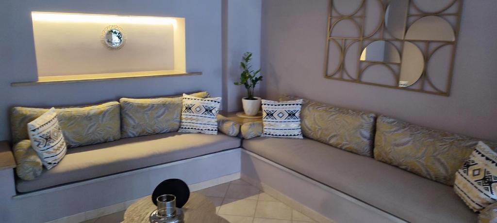 A seating area at Poseidonio