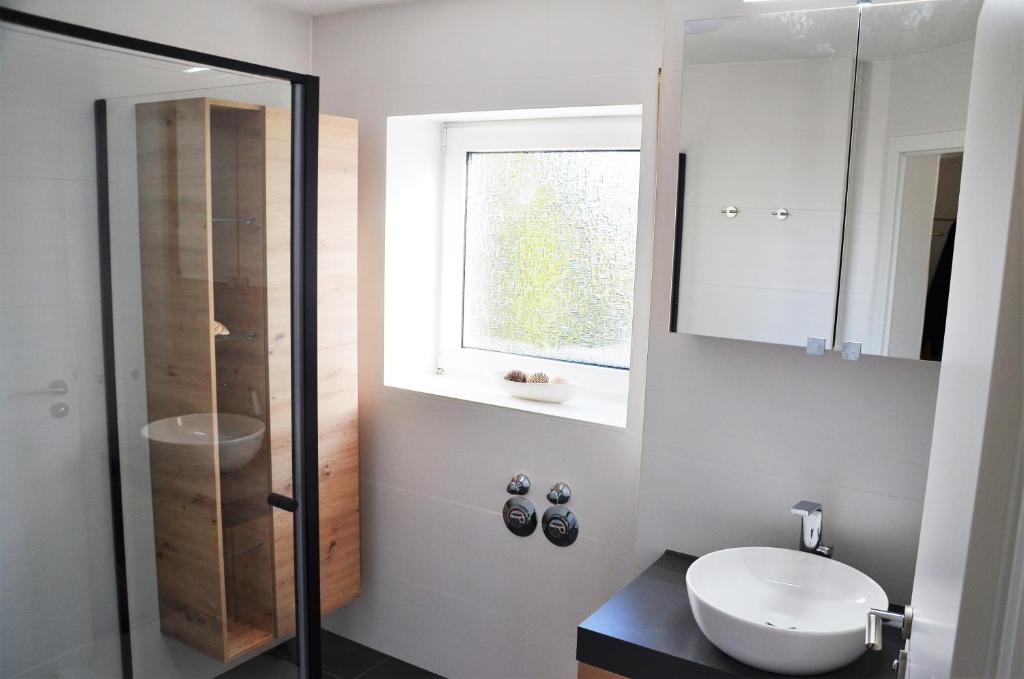 Fritz - Moderne FeWo mit Garten für Urlaub & Work & LEGO in Giengen-Burgberg - Two-Bedroom Apartment