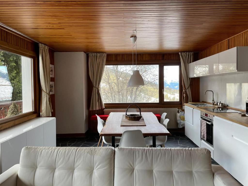 Kuchyň nebo kuchyňský kout v ubytování Lovely Apt Chalet Courchevel 1650