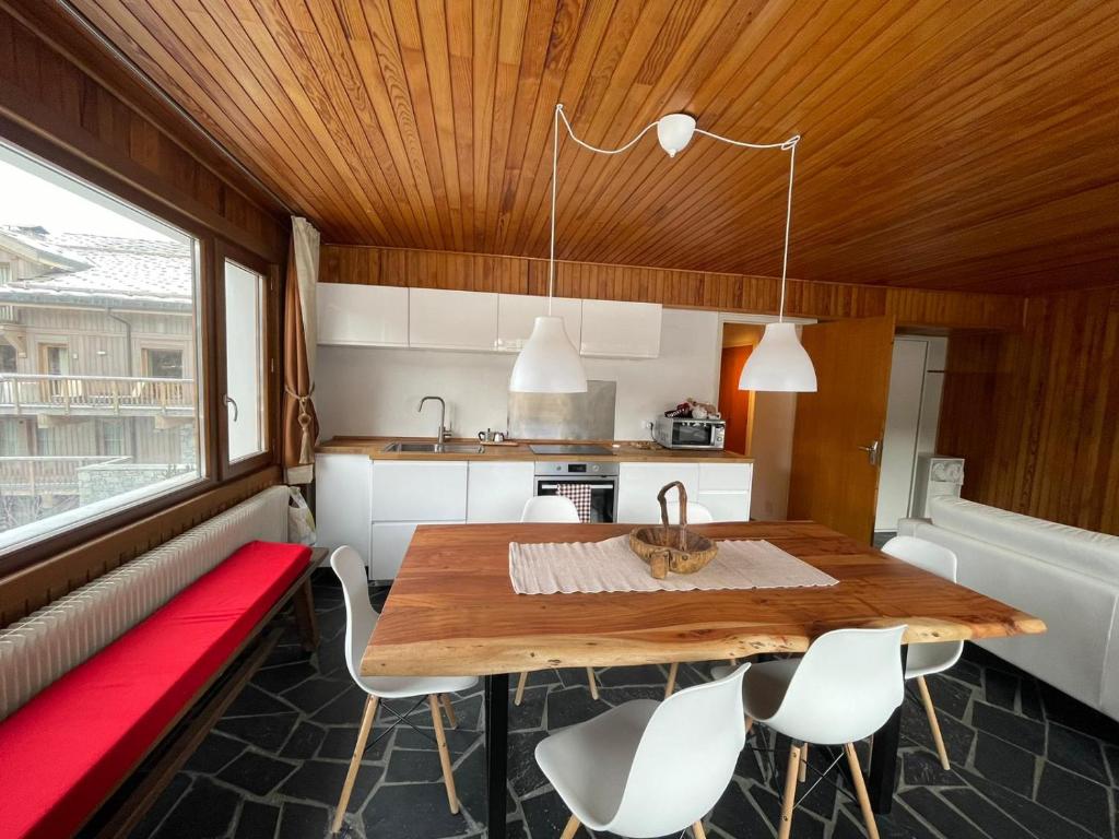 Kuchyň nebo kuchyňský kout v ubytování Lovely Apt Chalet Courchevel 1650