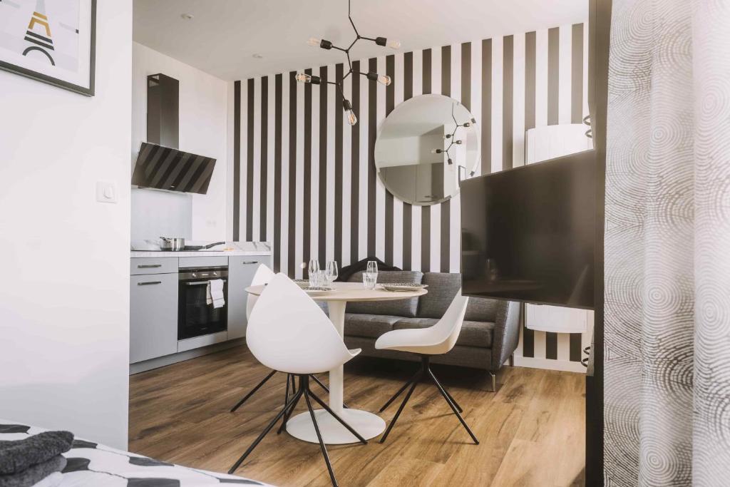 Kuchyňa alebo kuchynka v ubytovaní Nouveau studio grand luxe proximité siège Michelin