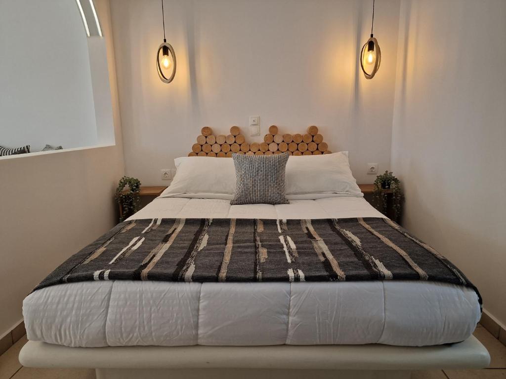 Postel nebo postele na pokoji v ubytování Amerisa Suites & Villa