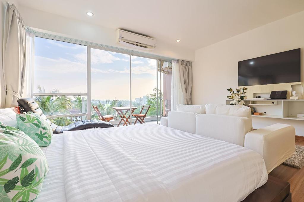 Μια τηλεόραση ή/και κέντρο ψυχαγωγίας στο Sunset Residence Karon Beach