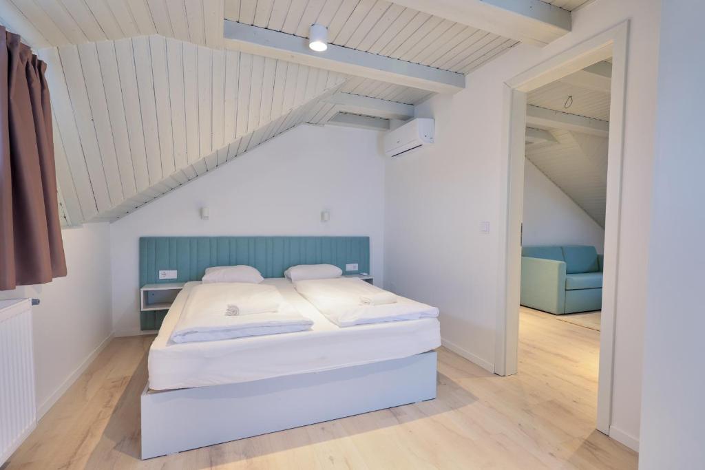 Postel nebo postele na pokoji v ubytování Villa Oliver 2 Hévíz