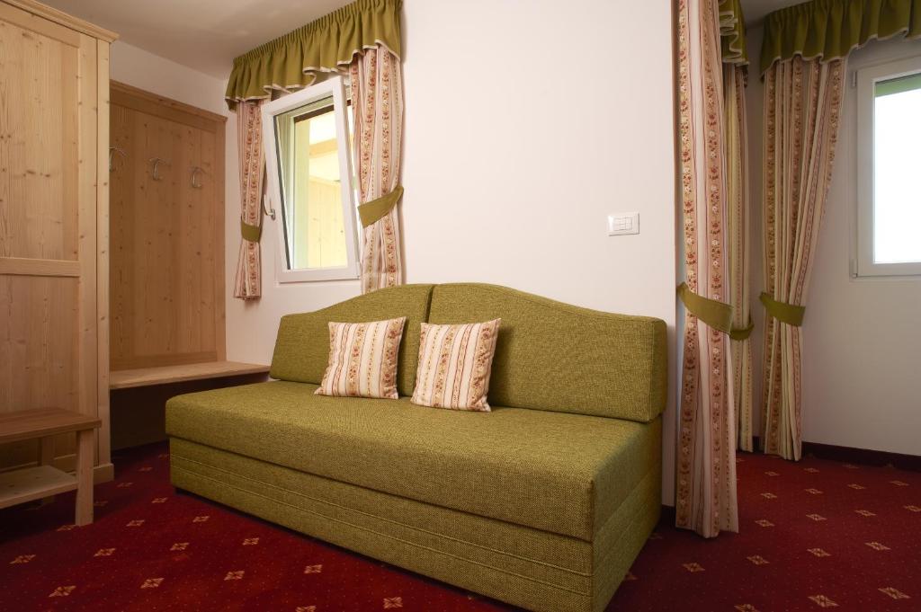 A seating area at Hotel Weiss