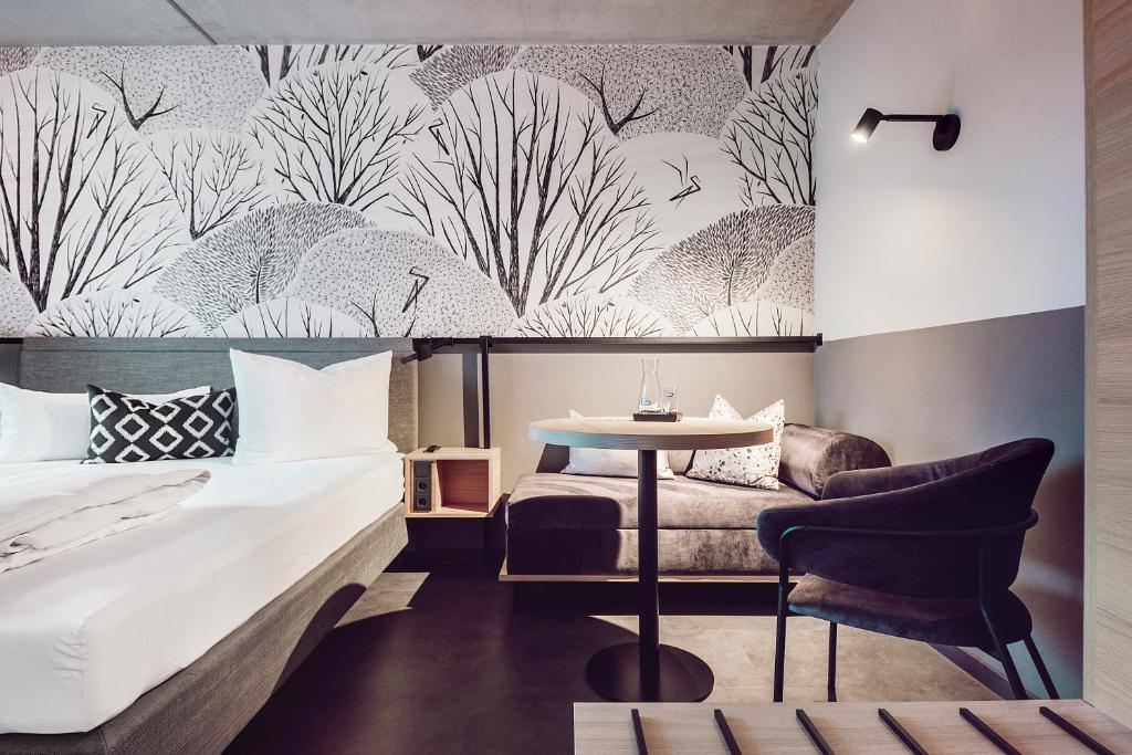 Postel nebo postele na pokoji v ubytování ADEBAR Stadthotel