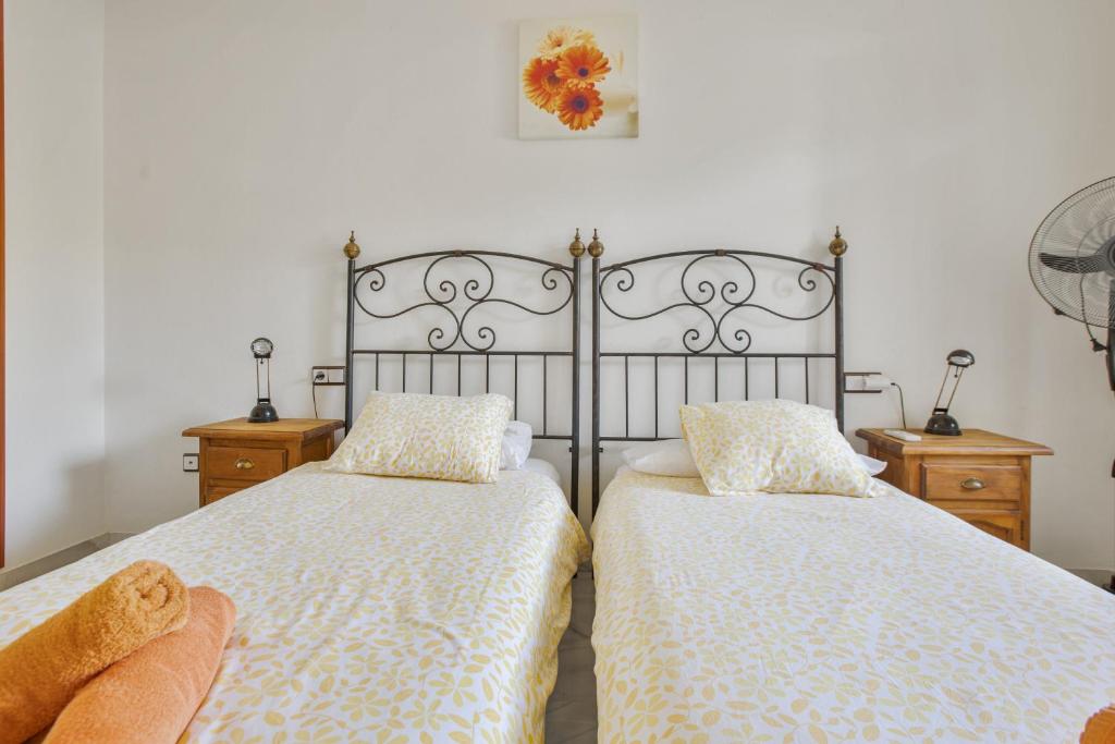 Posteľ alebo postele v izbe v ubytovaní Ayma Apartamento Lauro Golf 12