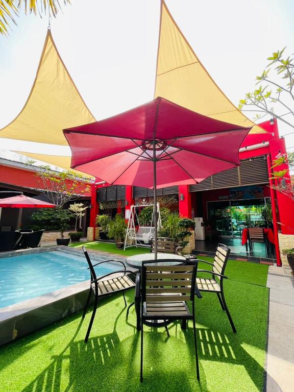 Bazén v ubytování Villa Abadi Resort nebo v jeho okolí