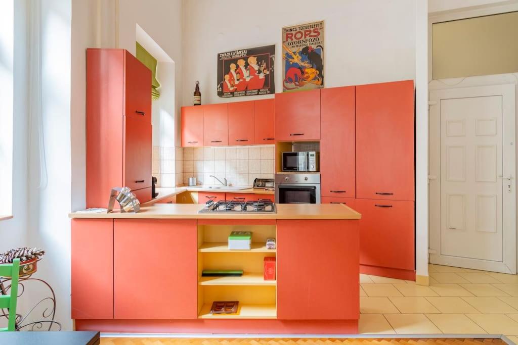A kitchen or kitchenette at Quiet Home at Synagogue