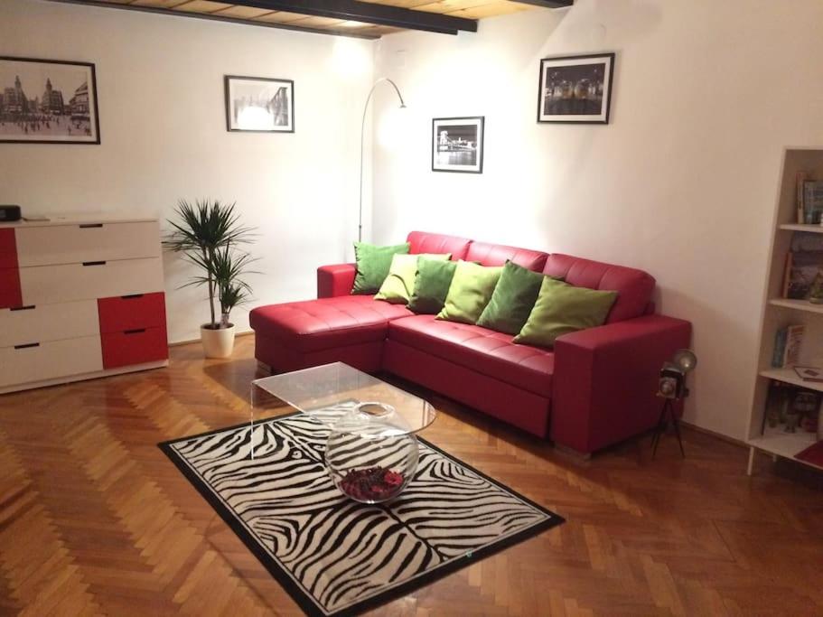 A seating area at Quiet Home at Synagogue