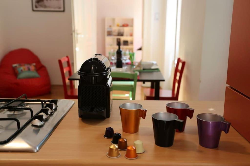 A kitchen or kitchenette at Quiet Home at Synagogue