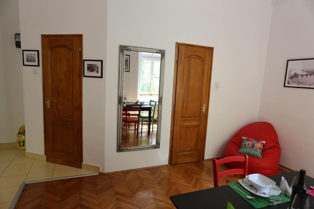 A seating area at Quiet Home at Synagogue