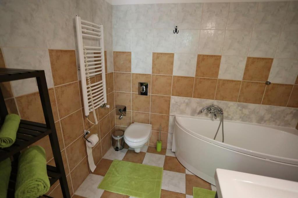 A bathroom at Quiet Home at Synagogue
