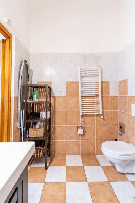 A bathroom at Quiet Home at Synagogue