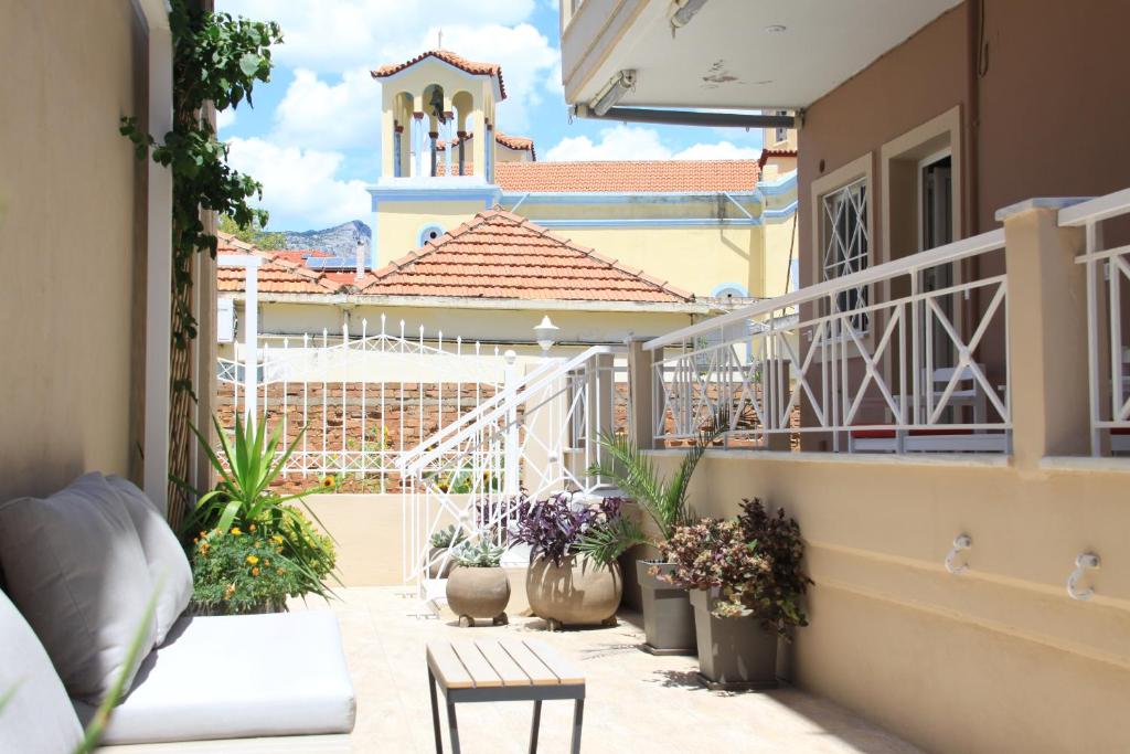 Балкон или терраса в Asteri Apartments Mytikas 2-Bedroom Seaview Courtyard